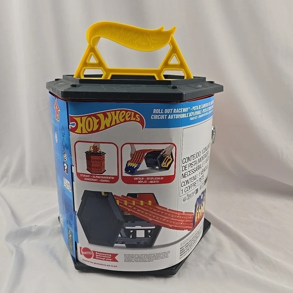 Hot Wheels Roll Out Raceway Track Set, Storage Bucket‎ Unrolls into 5-Lane Race